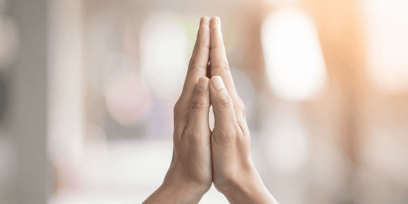 Anjali Mudra gesto del saludo Namaste y su significado espiritual en la cultura india